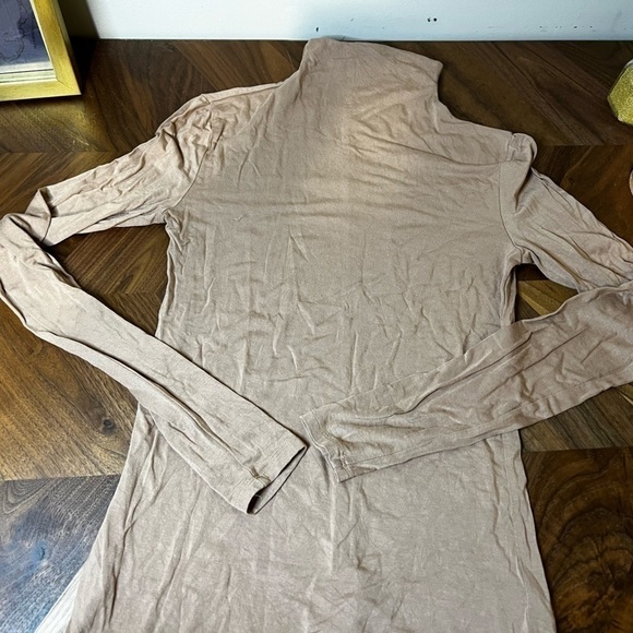Babaton Tops - Aritzia Babaton mock neck slim fit top